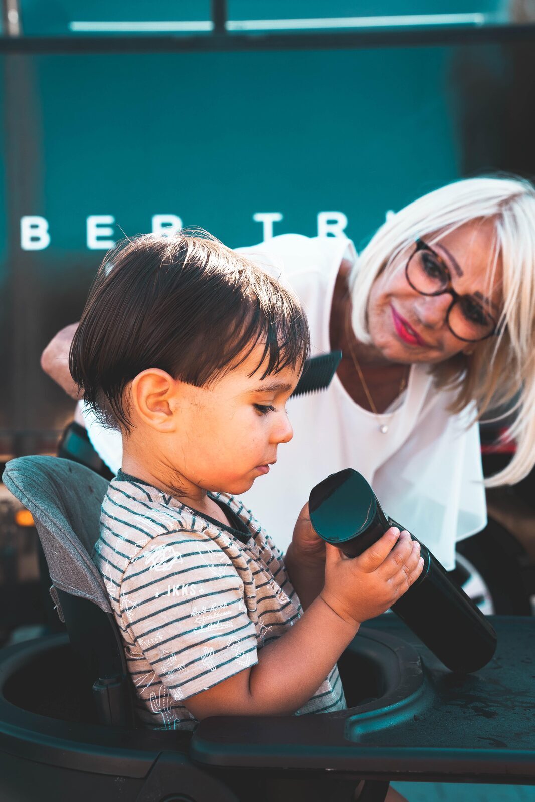 A child discovering the barber's tools